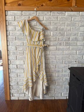 Lulus  One-Shoulder Ruffle Sundress in Yellow and White